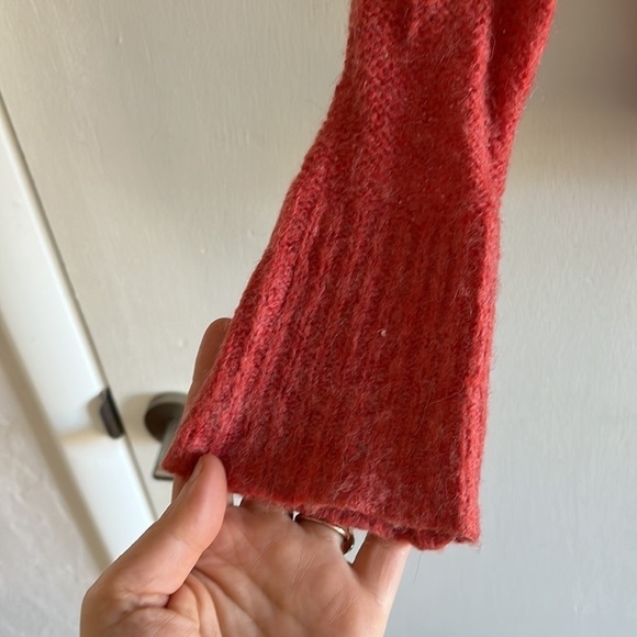 FREE PEOPLE ~ Pink alpaca blend crop sweater - Picture 4 of 7